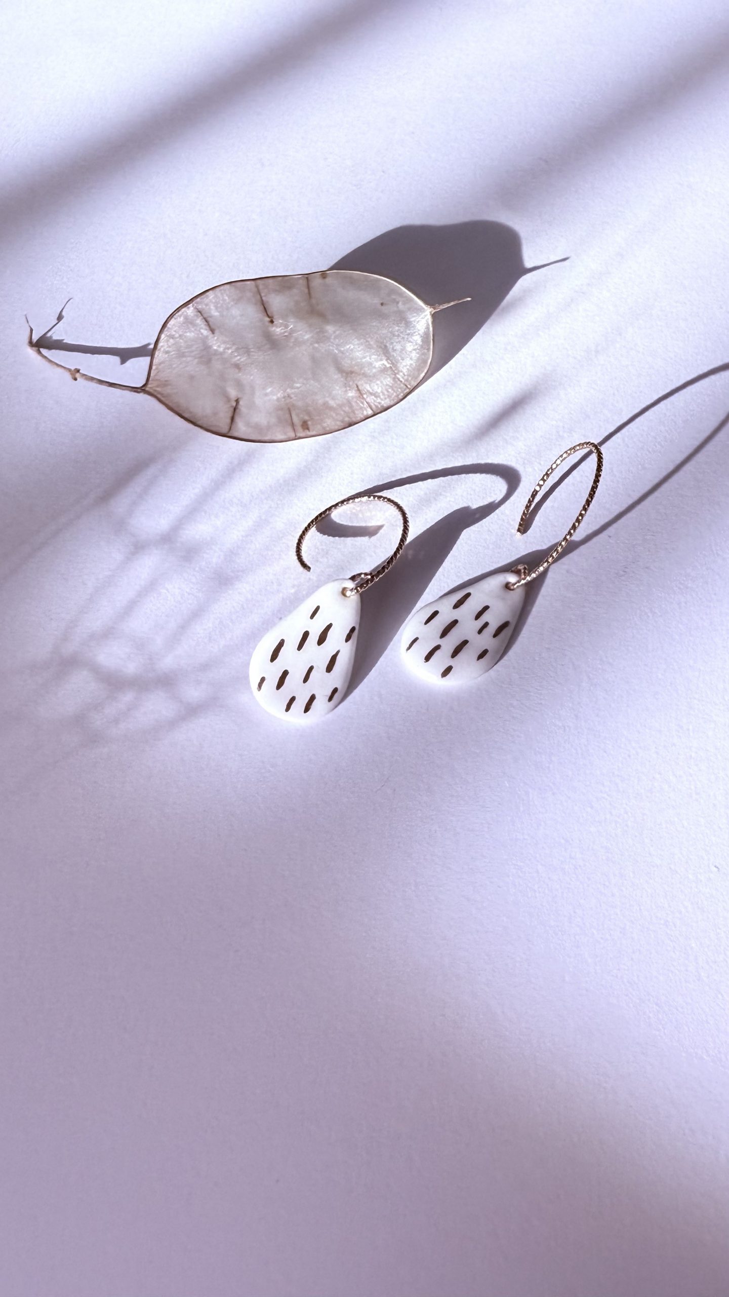 Boucles d’oreilles SVIMA en porcelaine blanche