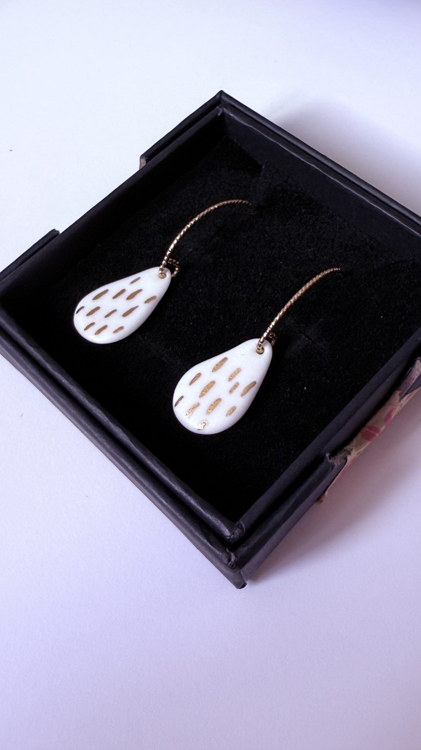 Boucles d’oreilles SVIMA en porcelaine blanche – Image 5