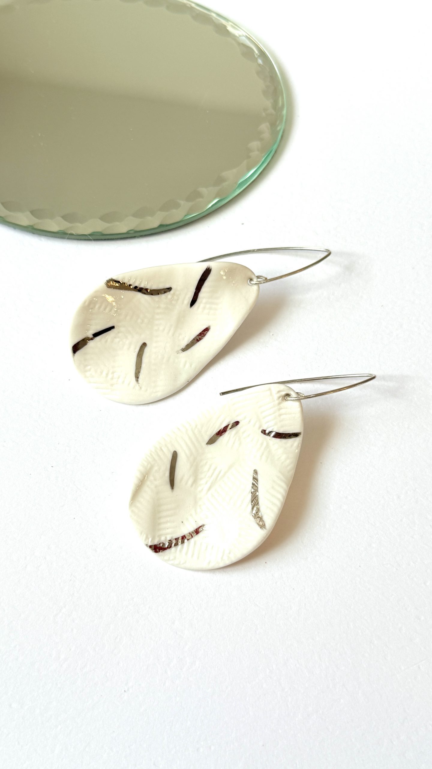 Boucles d’oreilles Neige Précieuse – porcelaine blanche