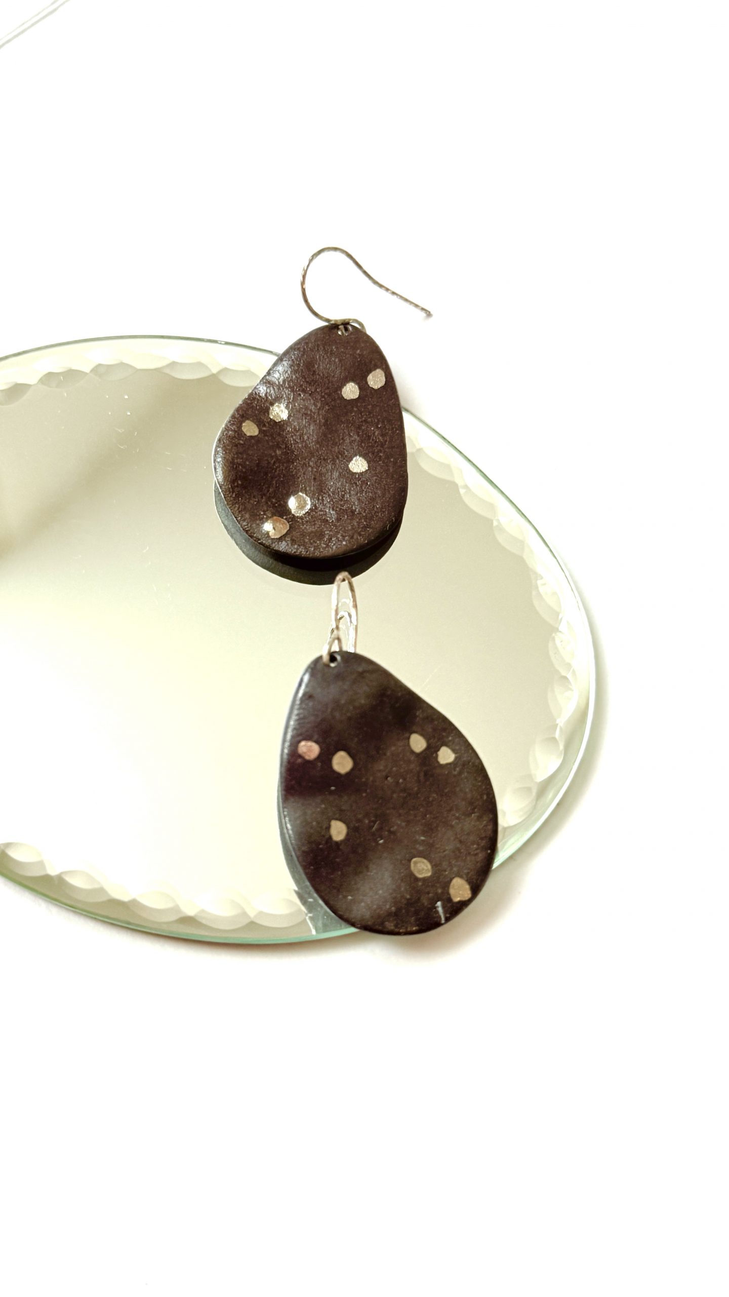 Boucles d’oreilles La Terre argentée – porcelaine noire – Image 2